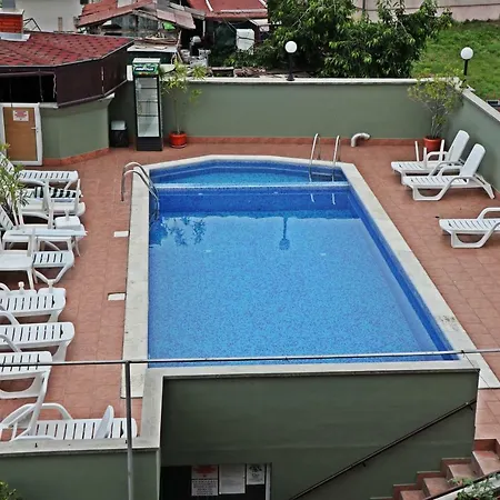 Kostadinovi Πανσιόν 3*