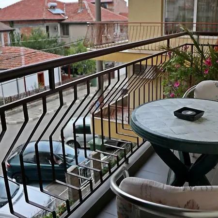 Kostadinovi Πανσιόν