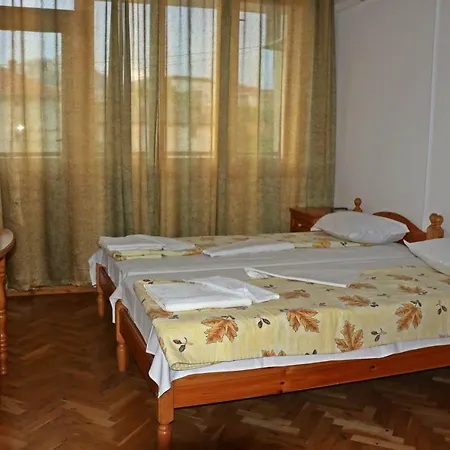 Kostadinovi Πανσιόν